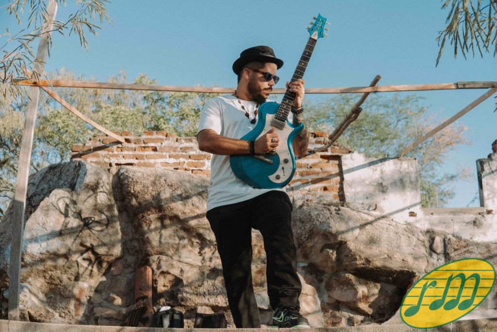IGOR GNOMO LEVA A FORÇA DA GUITARRA NORDESTINA AO PALCO DO SESC CONSOLAÇÃO